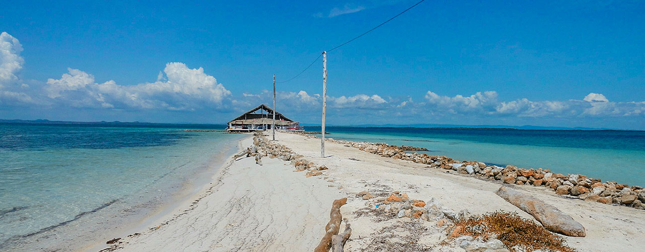 Foto de cabaña en una playa 